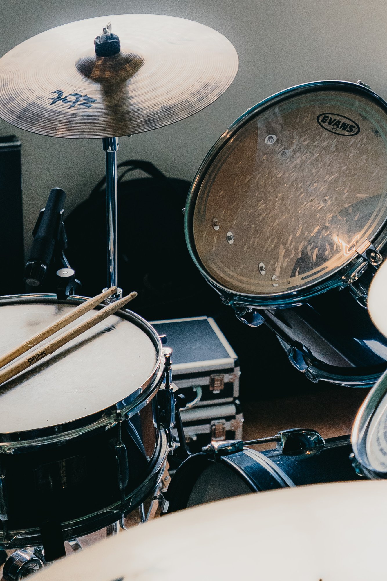 Drum kit and cymbals in the studio