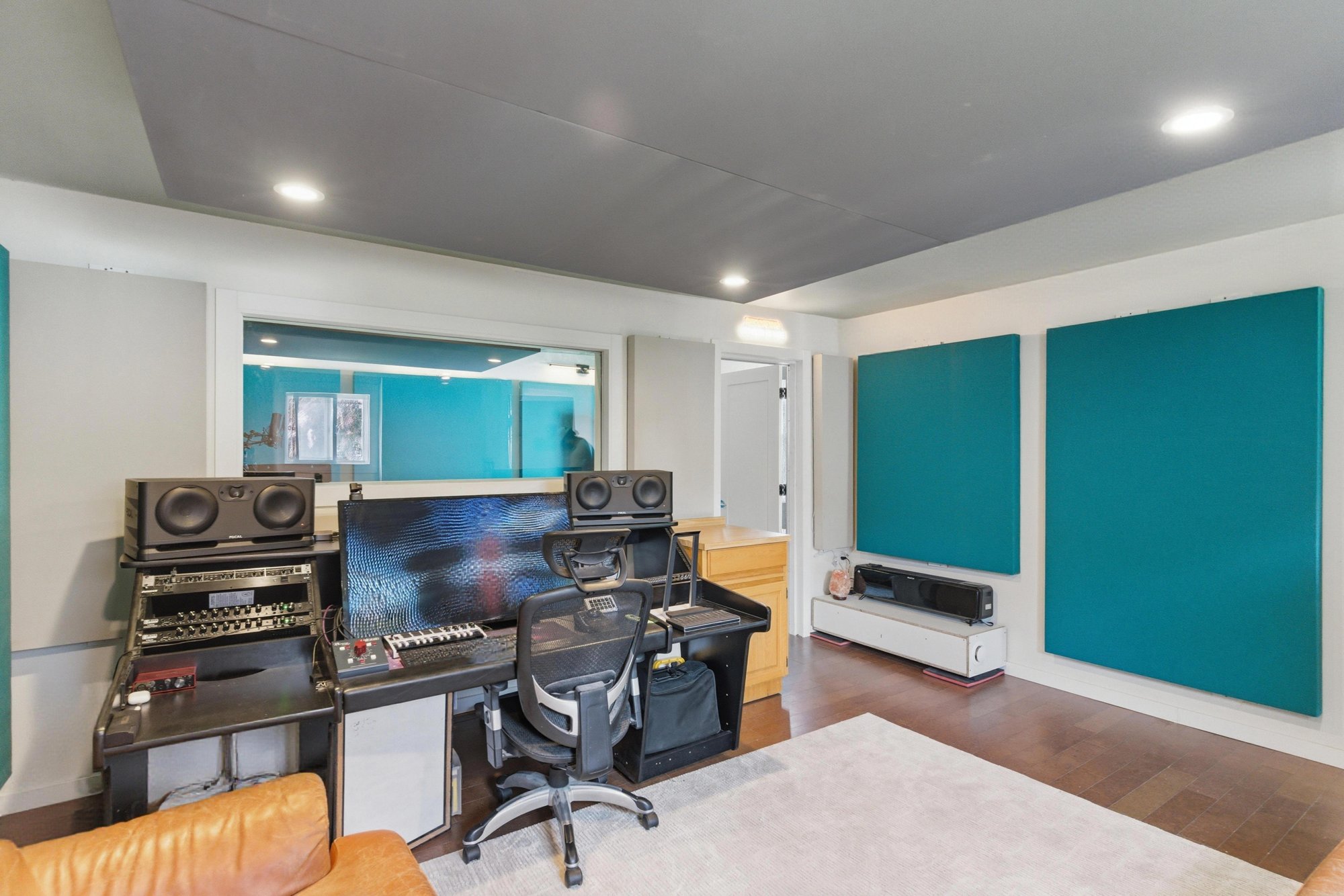 Recording workstation and studio monitors